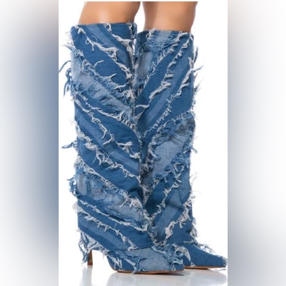 NIB Azalea Wang Denim Distressed Size 11